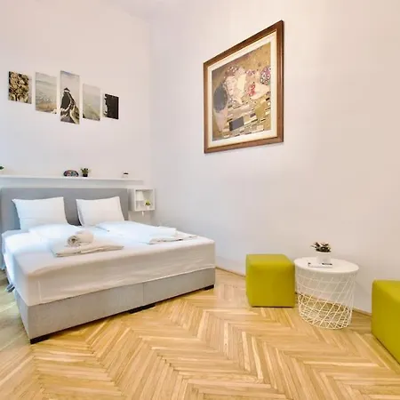 Standard By Hi5 - Muzeum 5 Apartment Budapest