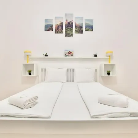 Διαμέρισμα Standard By Hi5 - Muzeum 5 *