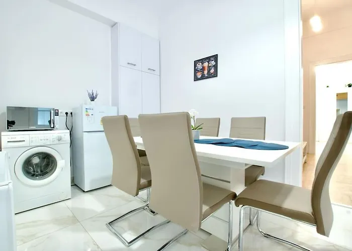 Standard By Hi5 - Muzeum 5 Apartman Budapest