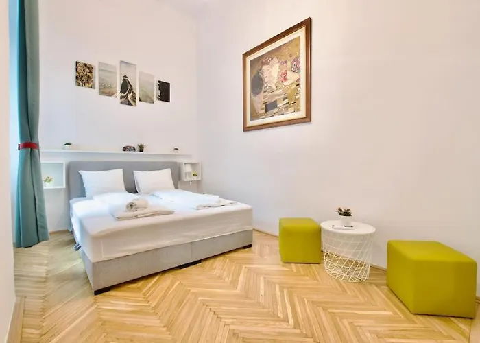 Standard By Hi5 - Muzeum 5 Apartman Budapest