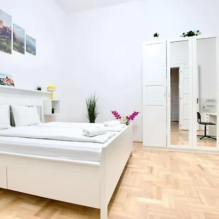 Standard By Hi5 - Muzeum 5 Appartement